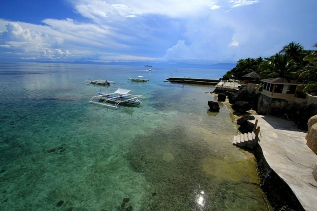 Magic Island Dive Resort Moalboal Bagian luar foto