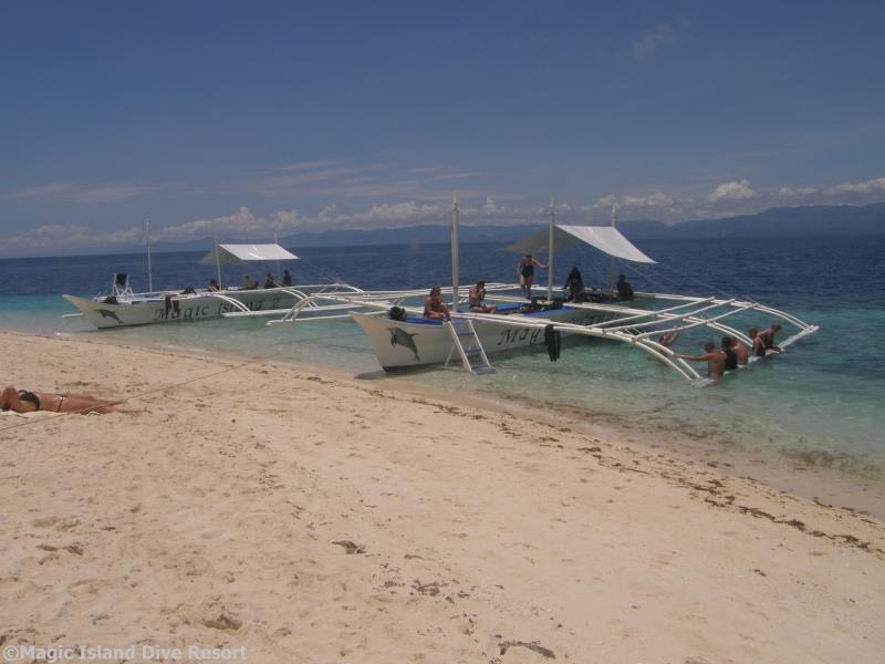 Magic Island Dive Resort Moalboal Bagian luar foto